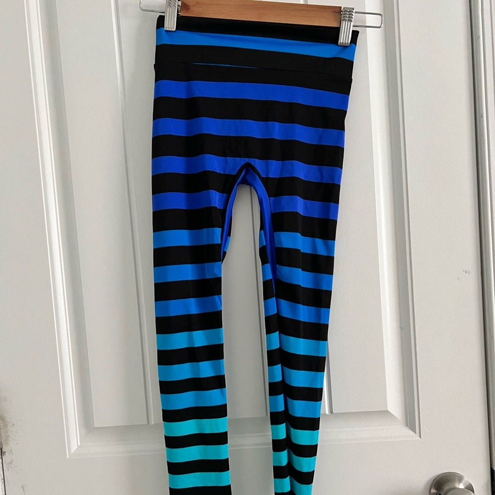 K-Deer GUC Signature Stripe Leggings !!